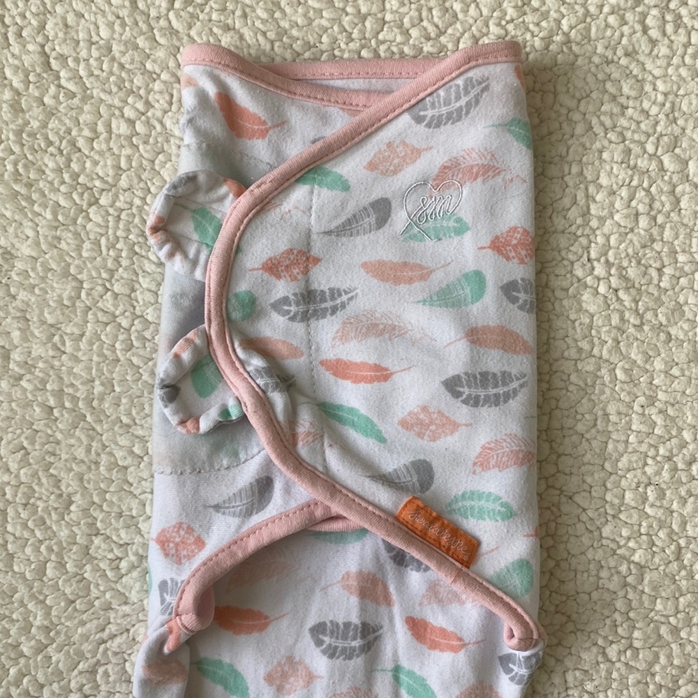 SwaddleMe Velcro Baby Swaddle (White/Pink/Gray/Mint)
